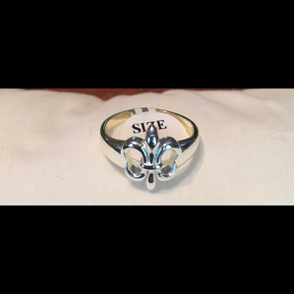 Fleur de lis Ring